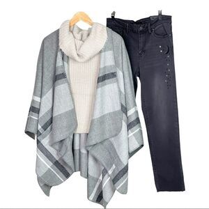 BOHO Gray Plaid Wrap Poncho with Pockets